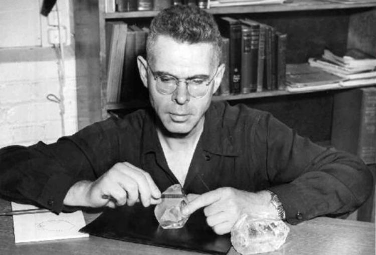 1950: Jack Evans makes preliminary measurements on two large quartz crystals in order to construct a quartz monochromator. Quartz slabs cut from these crystals were layered and spaced to create a 'birefringent filter'. Bernard Lyot had pointed out how such a filter could operate, but it was Evans who perfected the construction process. The birefringent filters are capable of transmitting very narrow wavelength (~5 angstroms at a time in any part of the spectrum) bands of electromagnetic radiation.